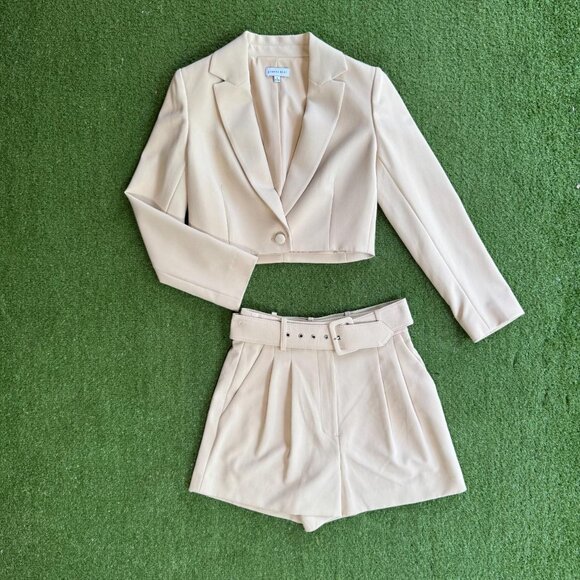Chic Beige Cropped Blazer & Shorts Set - Picture 1 of 3
